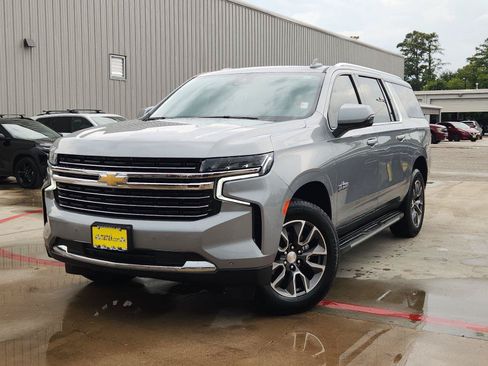 Used 2024 Chevrolet Suburban LT w/ LT Signature Package RWD image 1