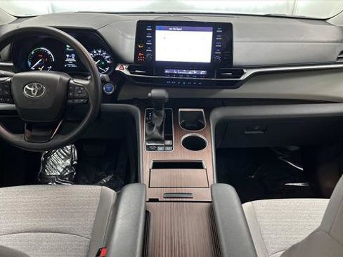 Certified 2023 Toyota Sienna LE image 25
