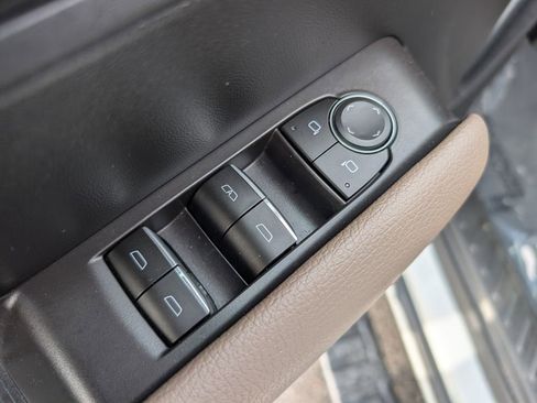 Used 2024 GMC Canyon Denali image 15