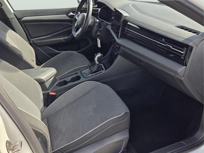 Used 2025 Volkswagen Jetta Sport FWD image 17
