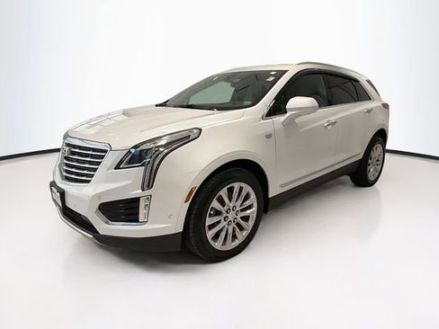 Used 2018 Cadillac XT5 Platinum w/ Driver Assist Package image 3