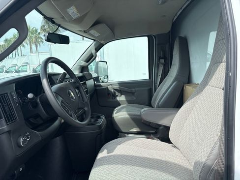 New 2025 Chevrolet Express 4500 Extended w/ Power Convenience Package RWD image 7