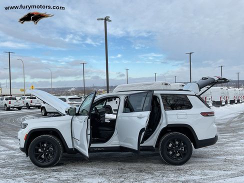 New 2025 Jeep Grand Cherokee L Altitude image 37
