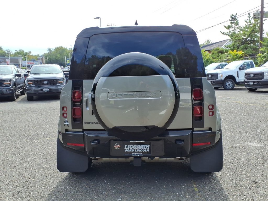 Used 2025 Land Rover Defender 110 X-Dynamic SE AWD/4WD image 6