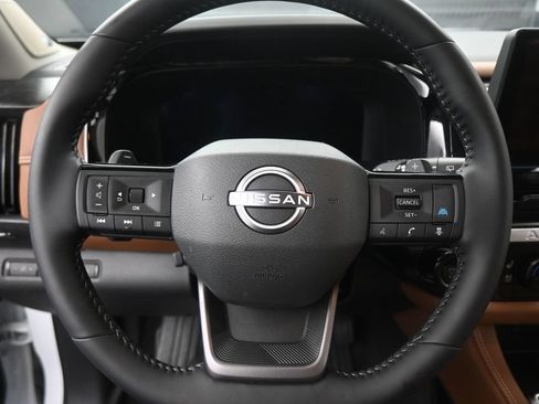 Used 2026 Nissan Pathfinder Platinum FWD image 11