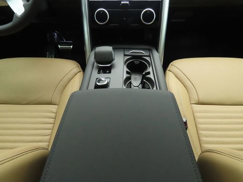 New 2026 Land Rover Discovery Limited Edition image 16