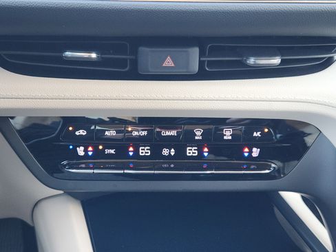 Used 2023 Buick Envision Avenir image 22