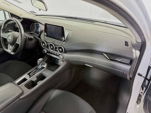 Certified 2022 Nissan Sentra SV FWD image 25