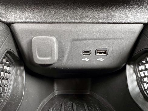 Used 2024 Chevrolet TrailBlazer LS FWD image 23
