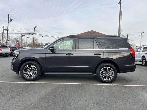 New 2026 Ford Expedition Active image 3