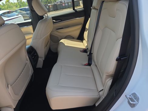 Used 2025 Jeep Grand Cherokee Limited RWD image 7