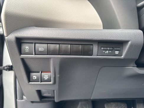 Used 2024 Toyota Sienna XLE image 10