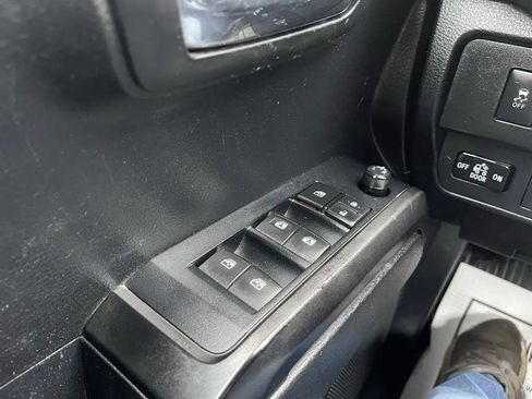Used 2020 Toyota Tacoma TRD Off-Road AWD/4WD image 28