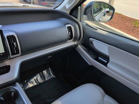 Used 2025 Ford Expedition Max Active AWD/4WD image 17