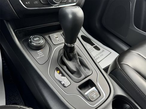 Used 2022 Jeep Cherokee Latitude image 14