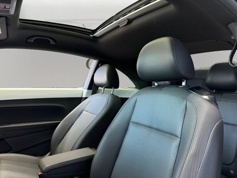 Used 2019 Volkswagen Beetle 2.0T SE FWD image 9