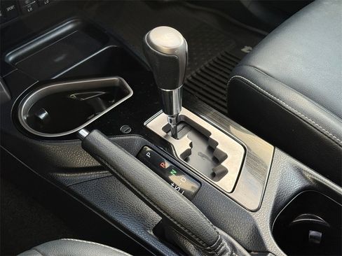 Used 2016 Toyota RAV4 Limited image 24