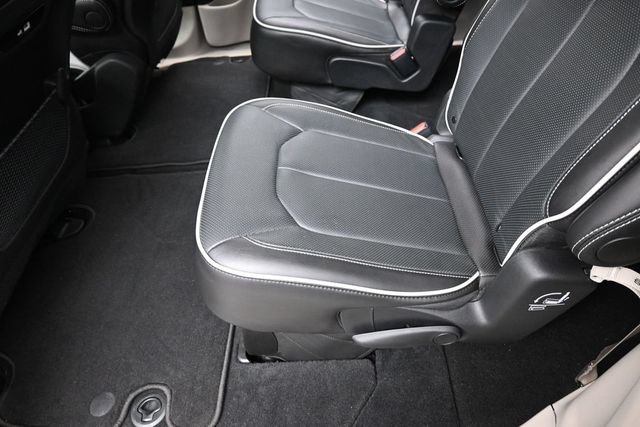Used 2024 Chrysler Pacifica Limited AWD/4WD image 22