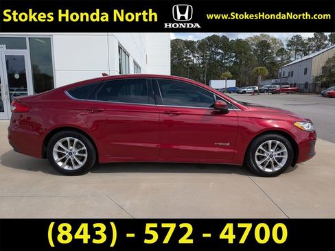 Used 2019 Ford Fusion SE image 3