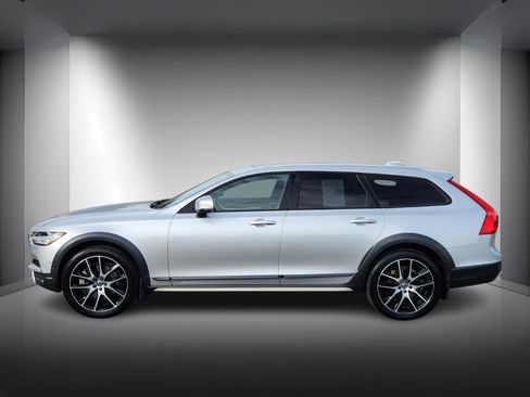 Used 2019 Volvo V90 T6 Cross Country image 2