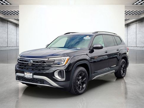 Certified 2025 Volkswagen Atlas Peak Edition SE AWD/4WD image 11