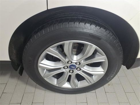 Used 2019 Ford Edge Titanium w/ Cold Weather Package image 17