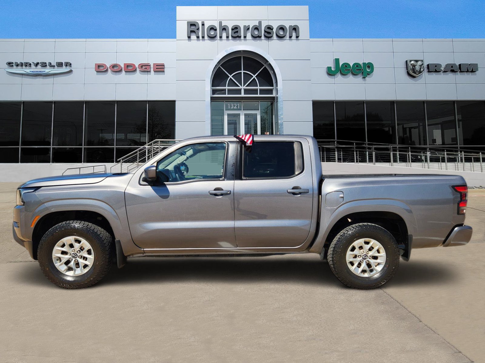 Used 2024 Nissan Frontier SV w/ Technology Package AWD/4WD image 3