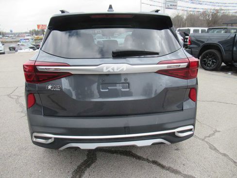 Used 2023 Kia Seltos EX image 4
