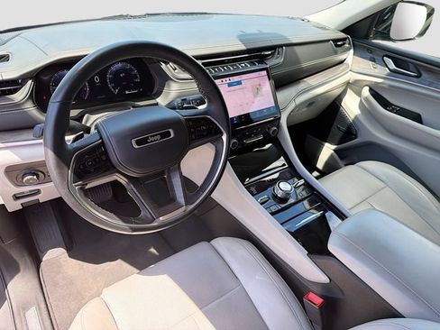 Used 2022 Jeep Grand Cherokee Overland AWD/4WD image 9