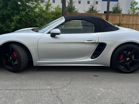 Used 2018 Porsche 718 Boxster RWD image 8