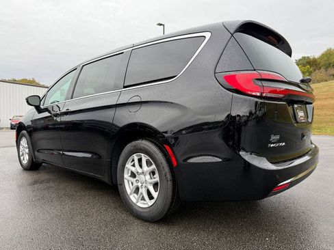 New 2026 Chrysler Pacifica Select image 8