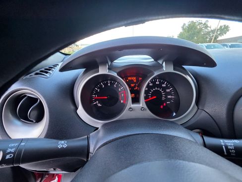 Used 2015 Nissan Juke S FWD image 9