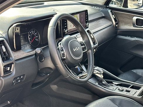 Used 2022 Kia Sorento EX w/ Panoramic Sunroof Package image 17