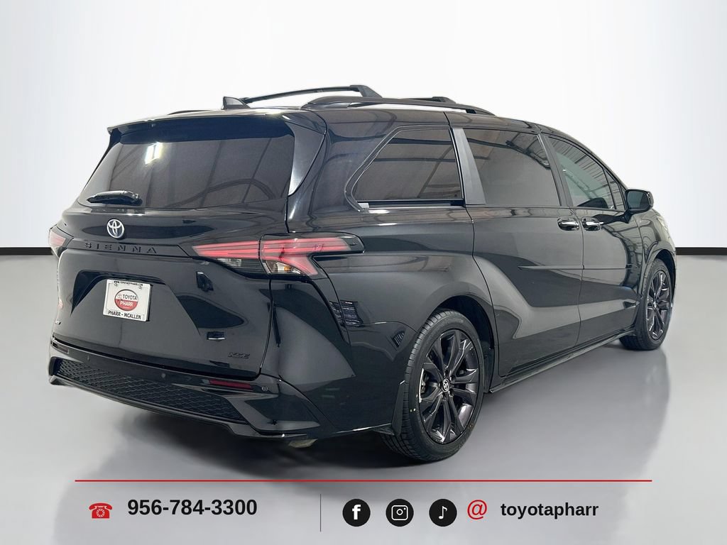 Used 2025 Toyota Sienna XSE FWD image 4