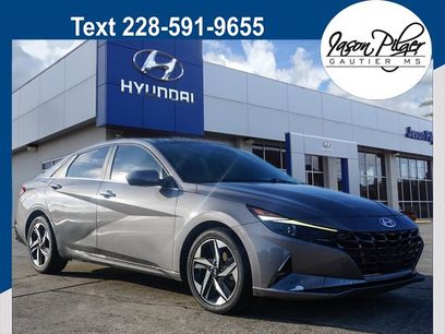 Used 2022 Hyundai Elantra SEL w/ Convenience + Premium Package