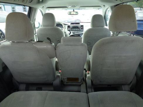 Used 2014 Toyota Sienna LE image 13