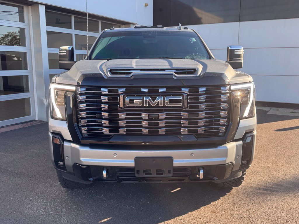 Used 2025 GMC Sierra 2500 Denali Ultimate w/ Max Trailering Package AWD/4WD image 8