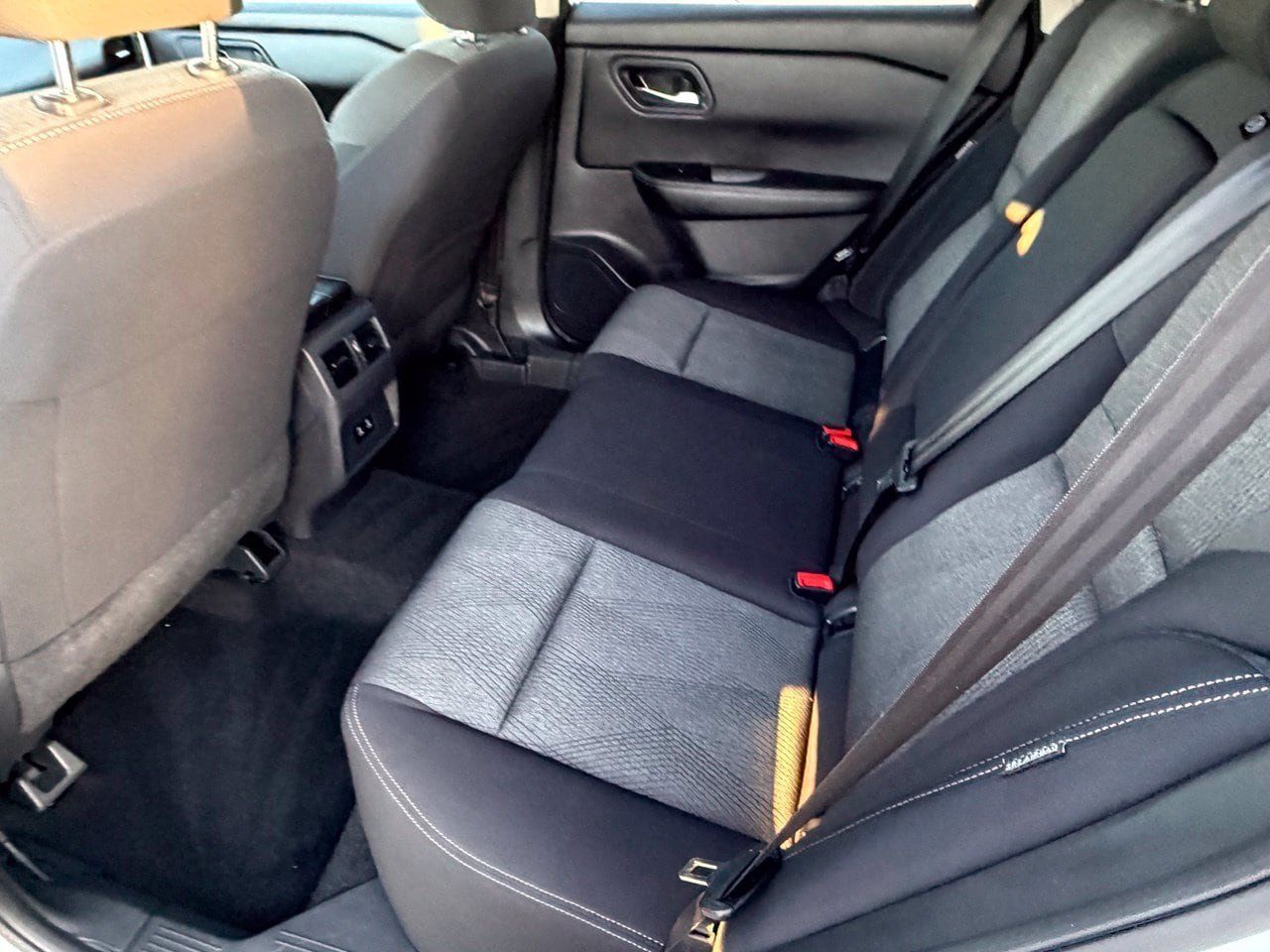 Certified 2024 Nissan Rogue SV FWD image 33