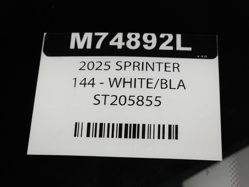 Used 2025 Mercedes-Benz Sprinter 2500 image 26