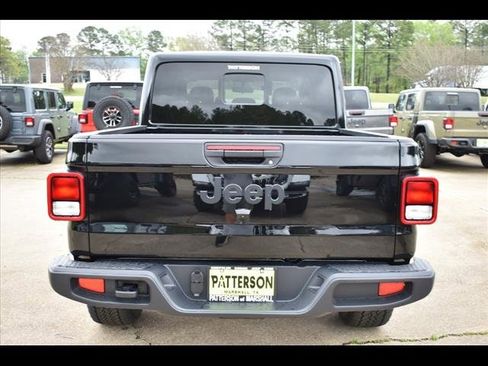 New 2025 Jeep Gladiator Sport image 3