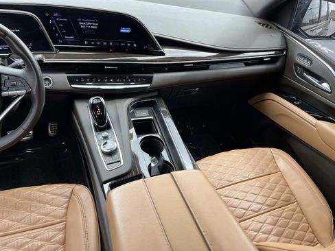 Certified 2022 Cadillac Escalade ESV Sport w/ Touring Package image 15