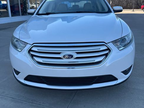 Used 2014 Ford Taurus SEL image 3