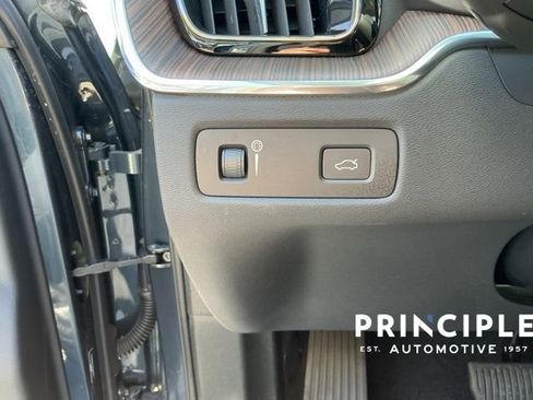 Certified 2021 Volvo XC60 T5 Momentum w/ Premium Package image 23