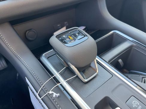 New 2025 Nissan Pathfinder SV w/ Black Appearance Package image 10