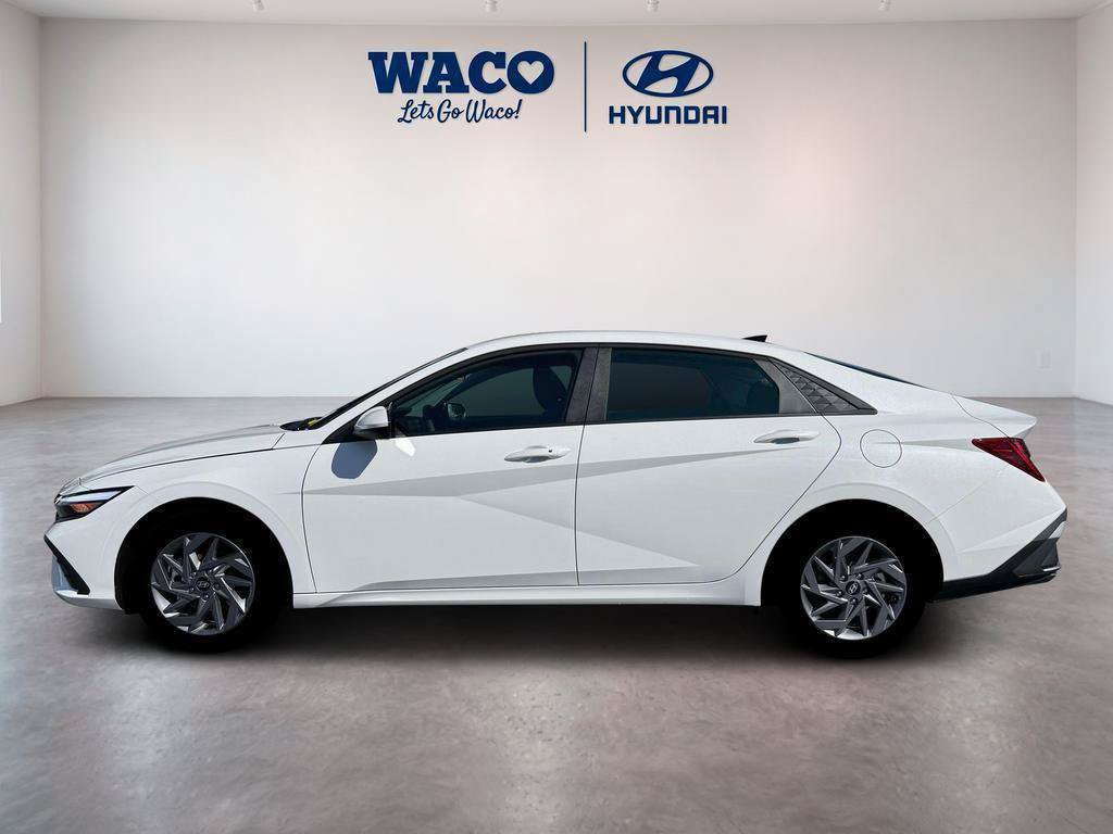 Used 2026 Hyundai Elantra Hybrid FWD image 3