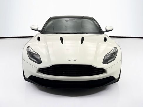 Used 2018 Aston Martin DB11 V12 RWD image 2