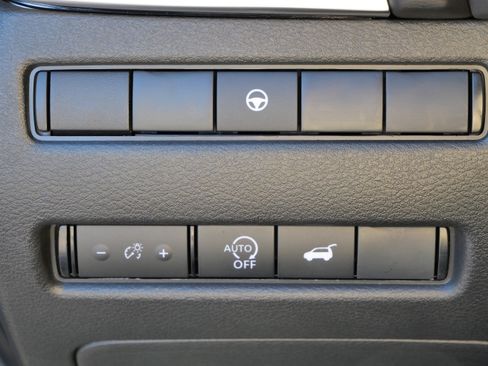 Used 2025 Nissan Rogue SV image 19