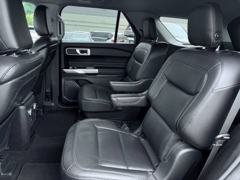 Used 2020 Ford Explorer XLT w/ Equipment Group 202A AWD/4WD image 21