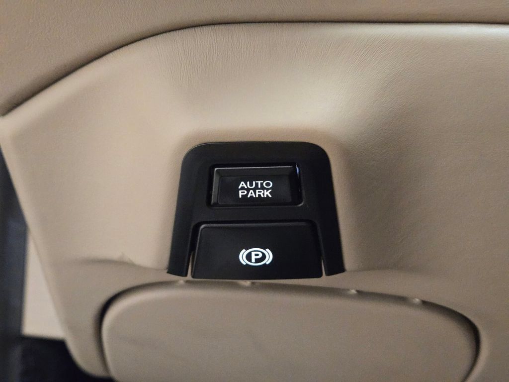 Used 2022 Ferrari Roma RWD image 39