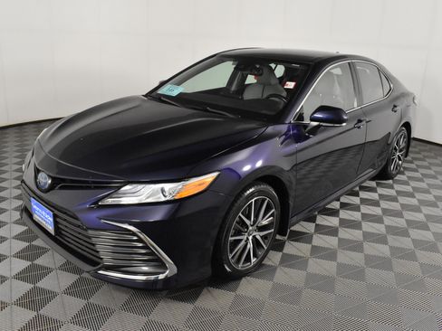 Used 2022 Toyota Camry XLE image 10